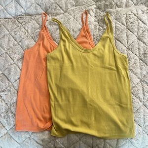 Both tops, universal thread. M.